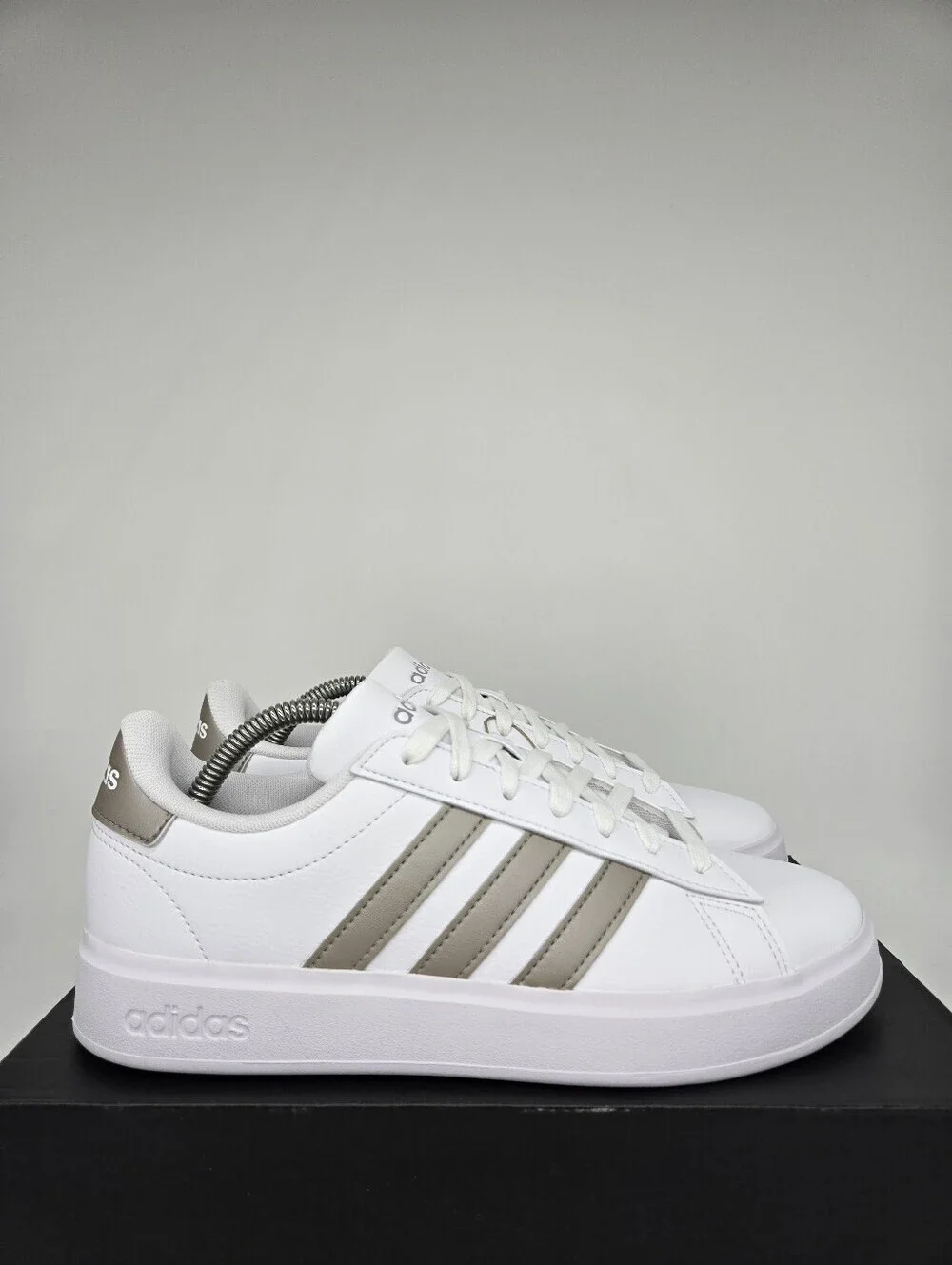 adidas Women's Grand Court GW9215 White Platinum Metallic Tennis Shoes Size 7.5